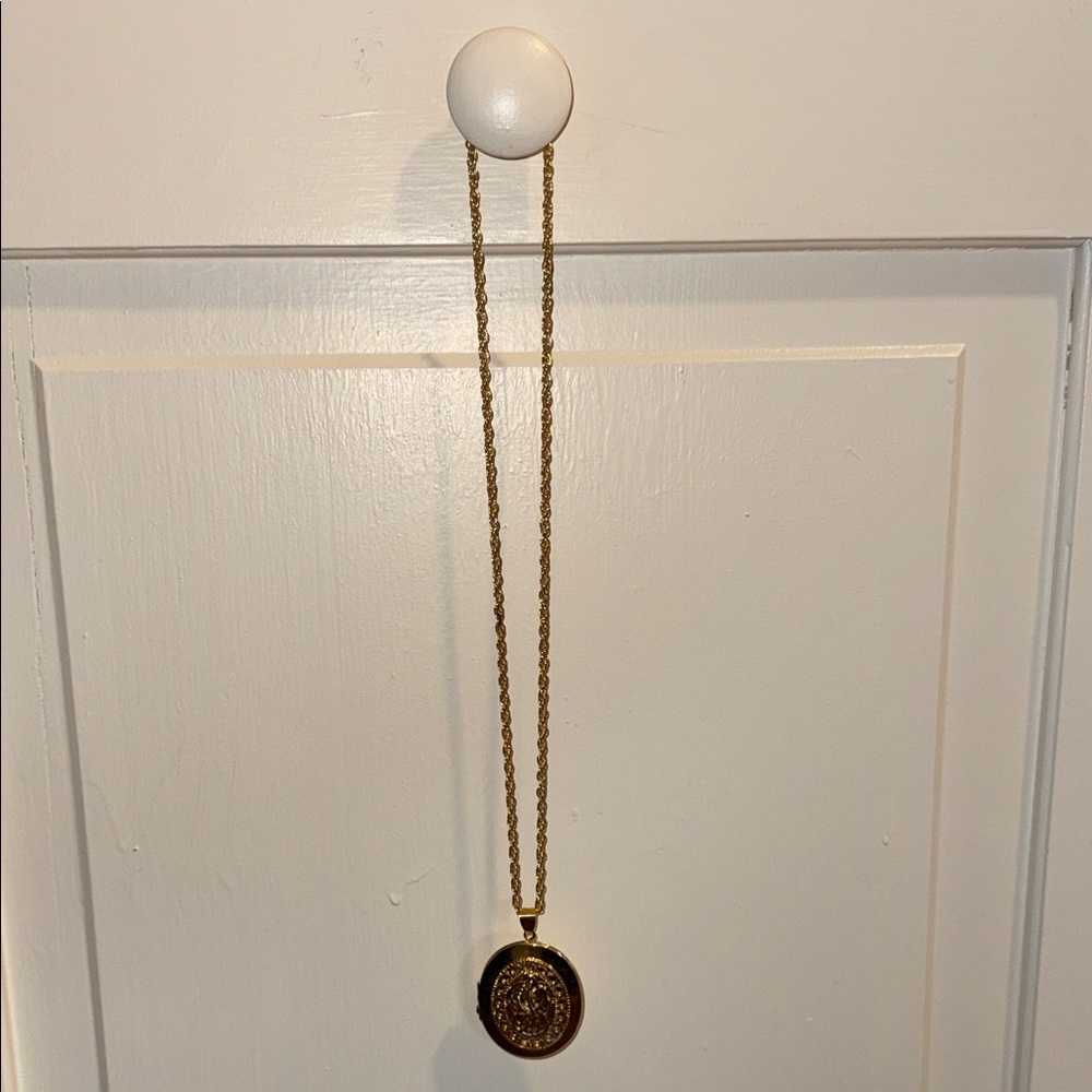 Intricate Medallion Gold Oval Locket Necklace with rope chain 14 inches - Picture 3 of 12